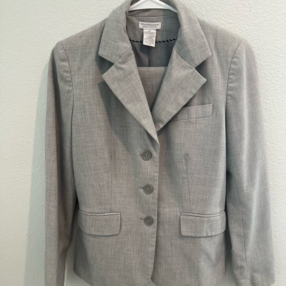 Professional grey worthington suit in good condition to size 4P